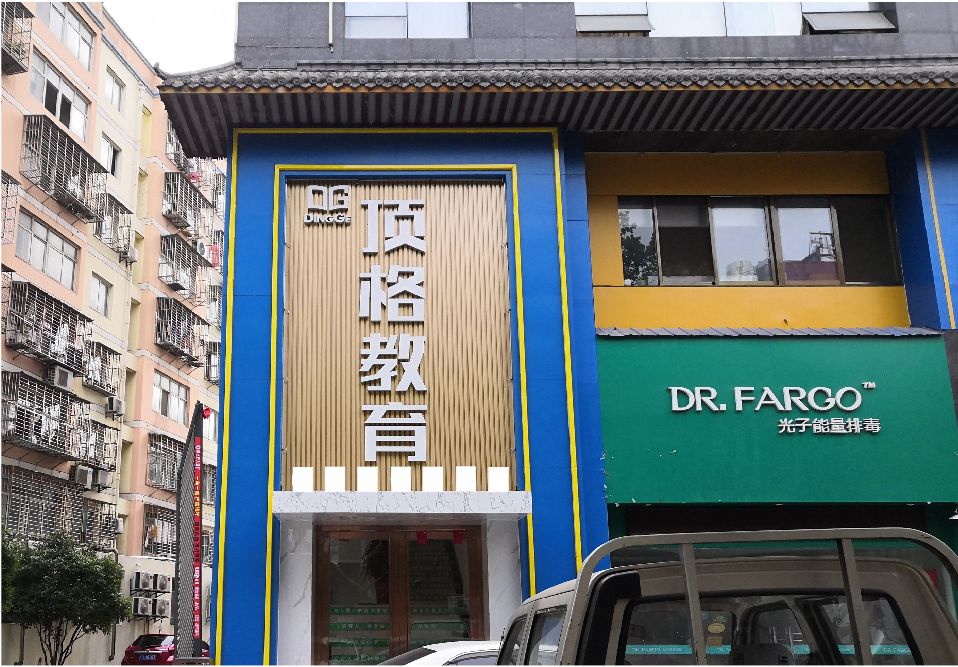 长阳门头设计要符合门店特色。