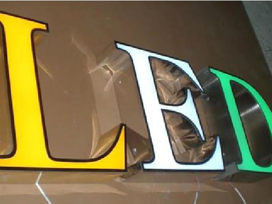 长阳介绍LED招牌的基础知识。